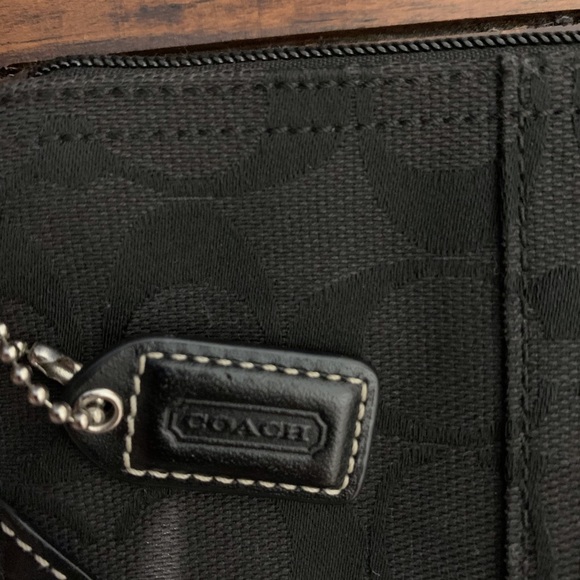 Coach wristlet - Picture 3 of 3
